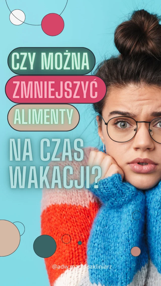 🎒 “Czy jak dziecko spędza ze mną wakacje, to mogę sobie odliczyć alimenty❓”

To jedno z najczęstszych pytań, jakie słyszę latem…
A odpowiedź? 😮👇

📌 Nie, nie możesz samodzielnie „potrącić” alimentów za czas, który dziecko spędza z Tobą w wakacje. A alimenty wynikają z wyroku, czy pisemnej ugody. I to nawet, jeśli to Ty płacisz za wyjazd, kupujesz ubrania na kolonie czy opłacasz atrakcje.

Dlaczego❓

📅 Bo alimenty to stała, comiesięczna kwota, która ma zabezpieczać potrzeby dziecka przez cały rok – nie tylko wtedy, gdy jest z drugim rodzicem. I tak została skalkulowana. Wynika to z założenia, że miesięczna kwota alimentów to jedna z 12. rat jego rocznego utrzymania✨

💡 Bo nawet jeśli dziecka nie ma w domu przez 2 tygodnie, to jego potrzeby – czynsz, media, lekarz, ubrania, szkoła – nadal istnieją.

‼️ Jeśli alimenty uregulowano formalnie, to nie ma w polskim prawie przepisu, który pozwala na samowolne obniżenie alimentów tylko dlatego, że dziecko spędza z Tobą część wakacji. 
To oznacza, że jeśli przestaniesz płacić – narażasz się na egzekucję komorniczą lub nawet sprawę karną 📉

👉 Co w takim razie możesz zrobić?

✔️ Zawrzeć pisemne porozumienie z drugim rodzicem – lub wpisać taką możliwość do wyroku czy ugody. Wtedy można próbować ustalić: „w miesiącach, gdy dziecko spędza 2 tygodnie z tatą – alimenty wynoszą X zł”. Aczkolwiek możliwość uwzględnienia takiej obniżki w wyroku bywa dyskusyjna.

⚠️ Zapamiętaj. Samodzielne odejmowanie sobie z alimentów kosztów wakacji = duże ryzyko prawne.

💬 Dlatego zanim coś odejmiesz, lepiej zapytaj, niż potem tłumacz się przed komornikiem…

📲 Masz pytania o alimenty, wakacyjne wyjazdy, rozliczenia lub egzekucję?
Napisz do mnie w wiadomości prywatnej – pomogę Ci to dobrze zaplanować i uniknąć problemów.

👩‍⚖️ @adw.marta.szkliniarz – Twoje bezpieczne wsparcie w sprawach rodzinnych 💬✨

#alimenty #alimentynadzieci
#rozwód #dzieci #dziecko #rodzina #rozstanie #relacje #relacjedamskomęskie #kobietapo30 #kobietapo40 #kobietykobietom #prawakobiet #wakacje #spokój #kobietaniezależna  #świadomakobieta #silnakobieta #siłajeskobietą #szczęśliwakobieta #pieniadze #pieniądze #planowanie #wiedza #wartowiedzieć